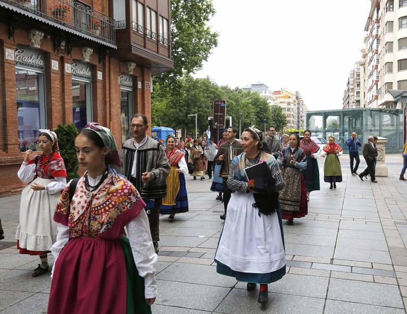 Festival de danzas y paseo por la Calle Mayor