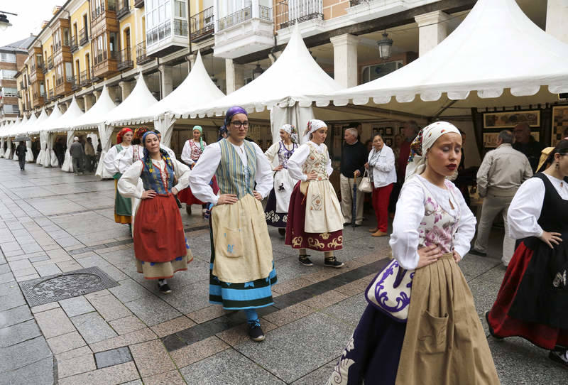 Festival de danzas y paseo por la Calle Mayor