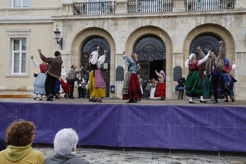 Festival de danzas y paseo por la Calle Mayor