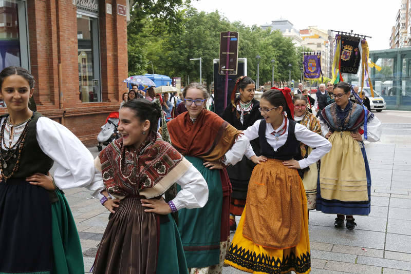 Festival de danzas y paseo por la Calle Mayor