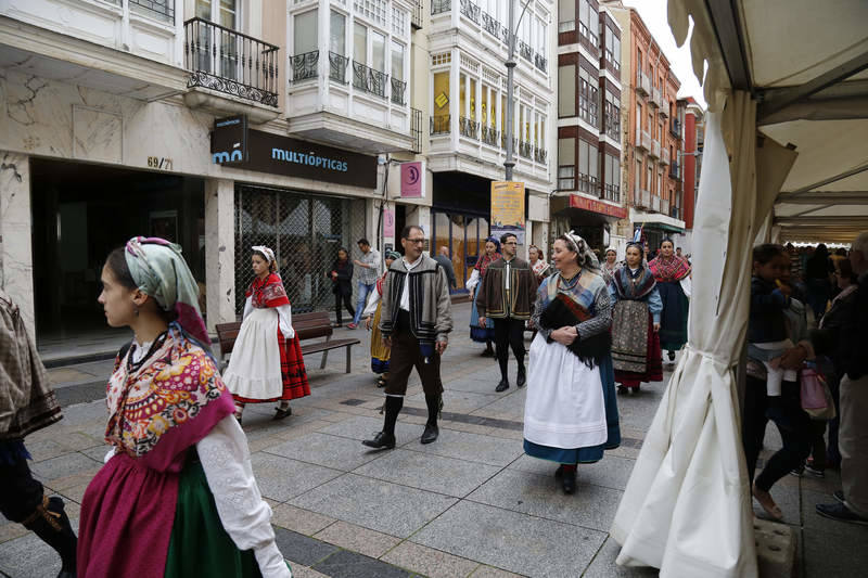 Festival de danzas y paseo por la Calle Mayor