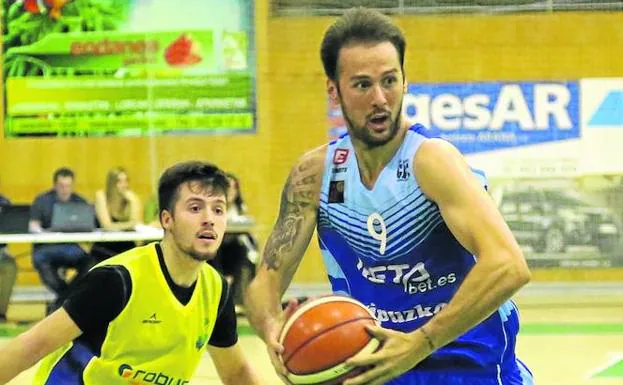 Sergi Pino, con la camiseta del Gipuzkoa, la temporada pasada.