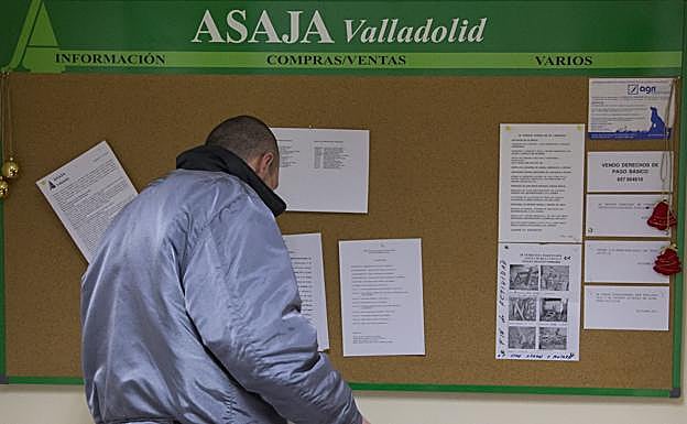 Tablón de anuncios en la sede de de Asaja en Valladolid. 