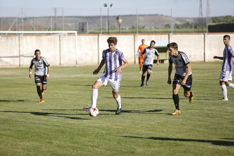 Partido de fútbol amistoso entre el Palencia Cristo Atlético y el Real Valladolid-B 