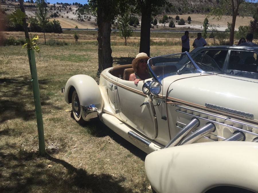 Exhibición de coches en Santiago del Arroyo