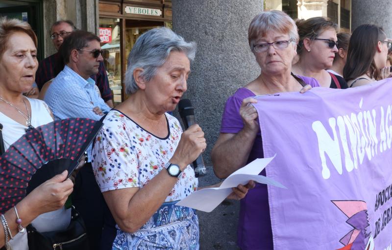 Concentración en Fuente Dorada por la niña de cuatro años que muere maltratada