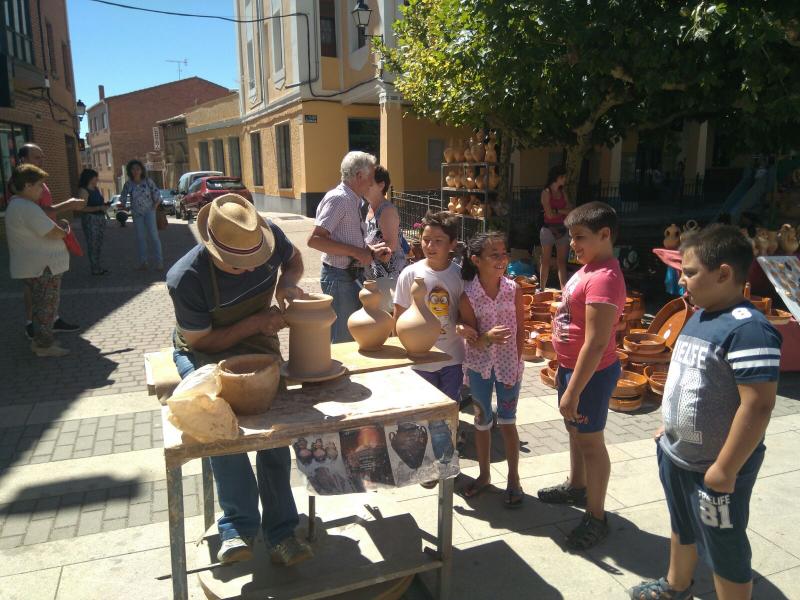Feria de cerámica en Paredes de Nava