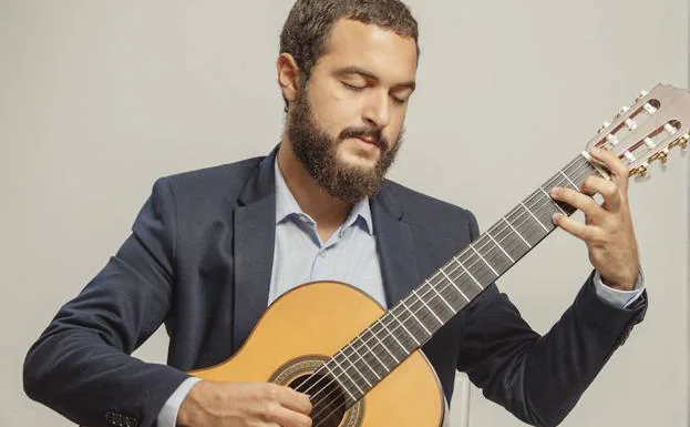 Vitor Noah Moraes, guitarrista brasileño. 