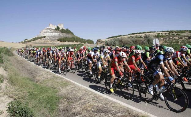 Salida neutralizada de la carrera de Peñafiel. 