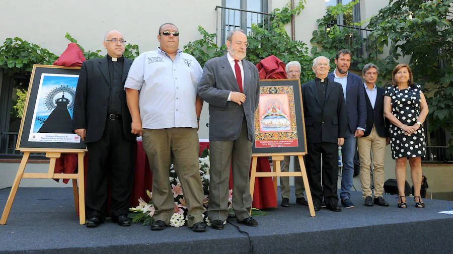 Representantes del Ayuntamiento y la hermandad durante la presentación de los carteles del centenario de la coronación de la Virgen de San Lorenzo.
