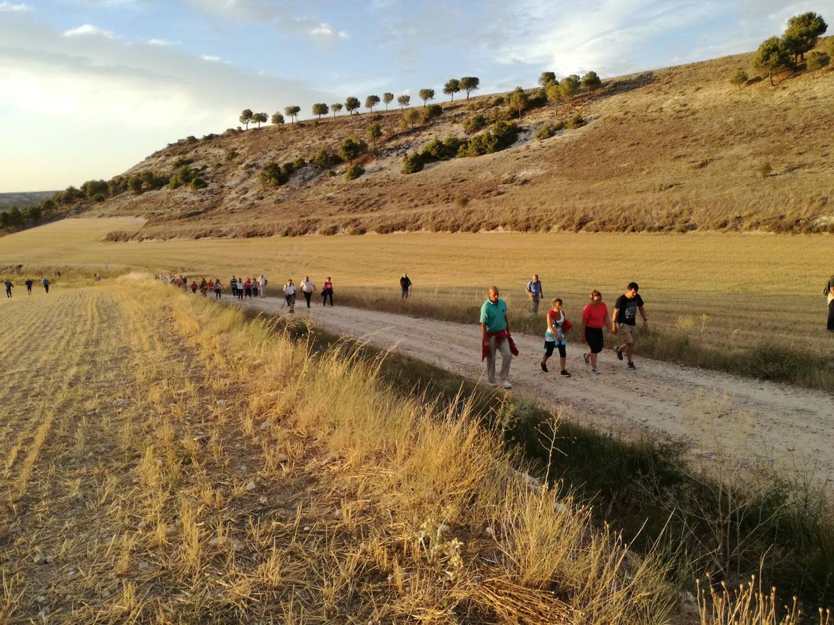 Los pueblos de Castrodeza, Velliza, Villán de Tordesillas y Robladillo se reúnen bajo la luna llena en el páramo de Torozos. 