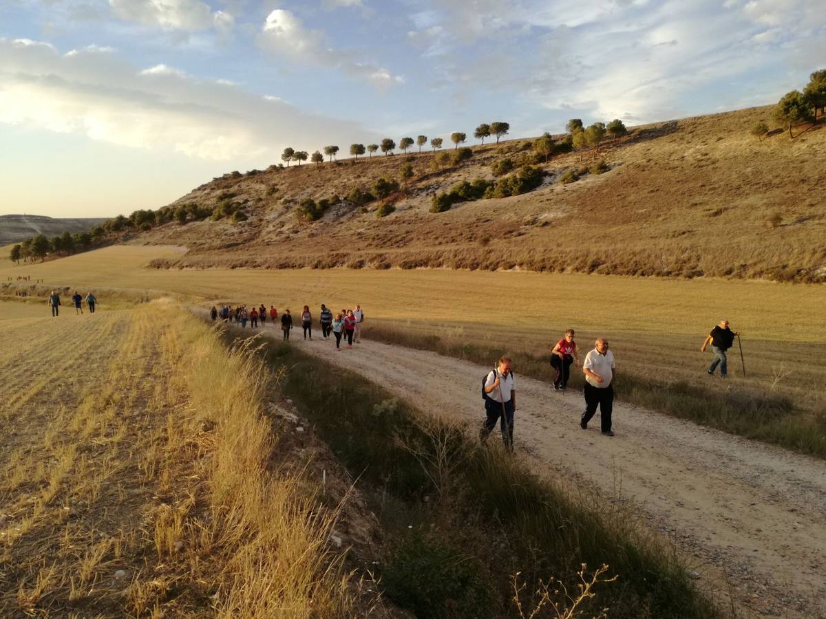 Los pueblos de Castrodeza, Velliza, Villán de Tordesillas y Robladillo se reúnen bajo la luna llena en el páramo de Torozos. 