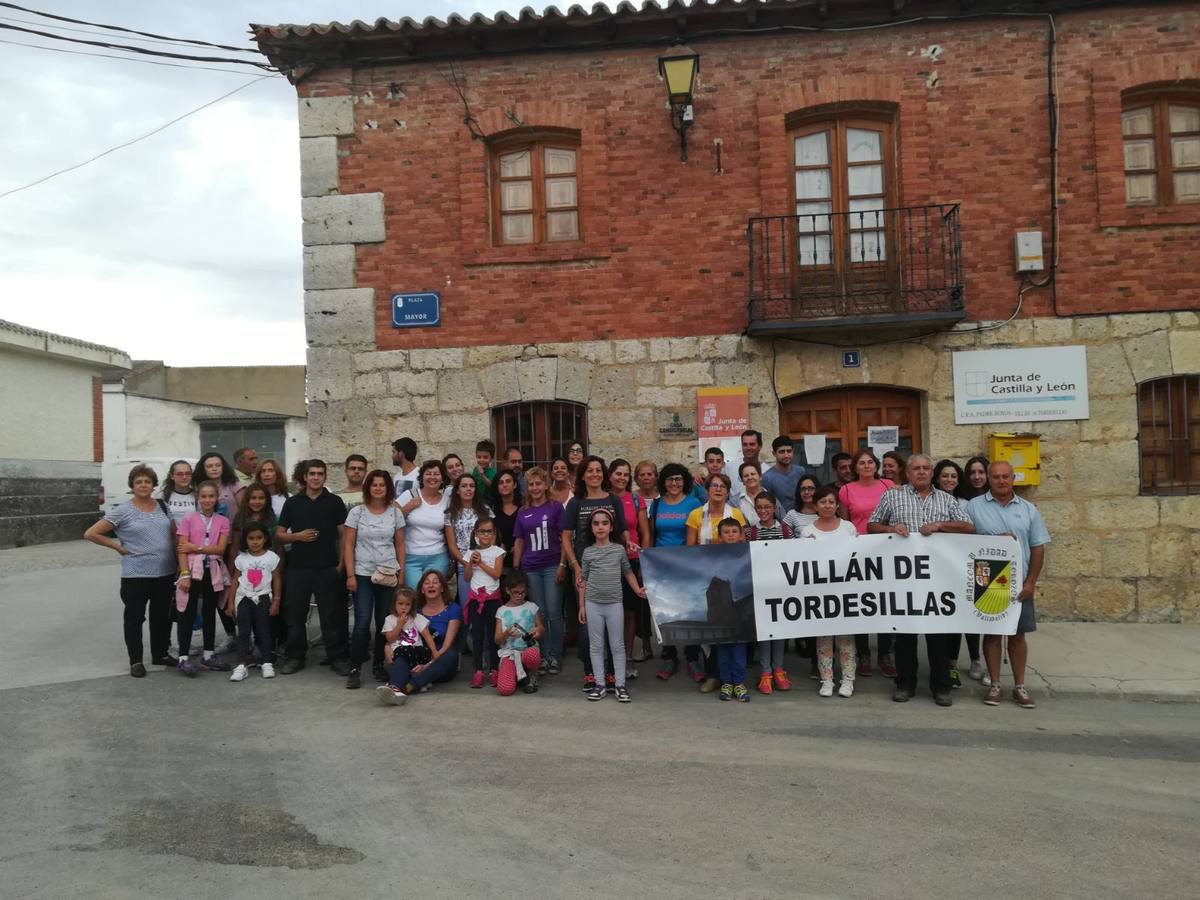 Los pueblos de Castrodeza, Velliza, Villán de Tordesillas y Robladillo se reúnen bajo la luna llena en el páramo de Torozos. 