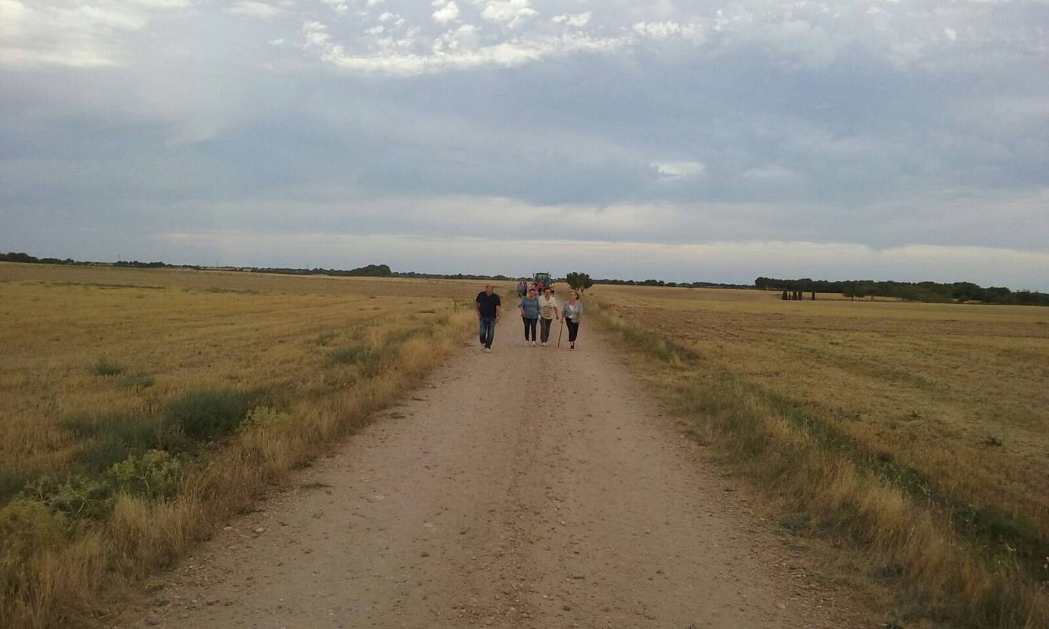 Los pueblos de Castrodeza, Velliza, Villán de Tordesillas y Robladillo se reúnen bajo la luna llena en el páramo de Torozos. 