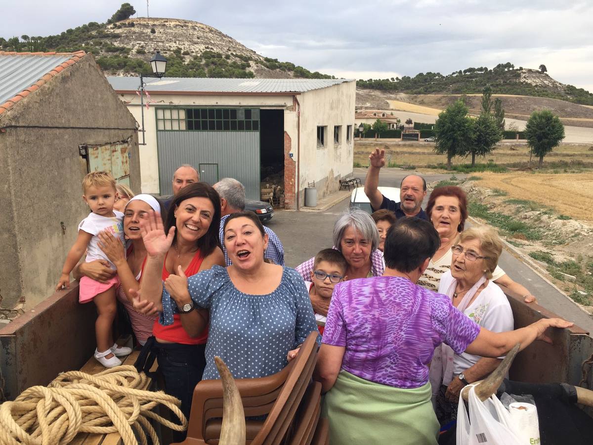 Los pueblos de Castrodeza, Velliza, Villán de Tordesillas y Robladillo se reúnen bajo la luna llena en el páramo de Torozos. 