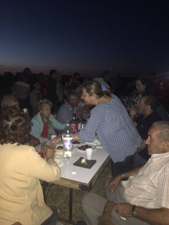 Los pueblos de Castrodeza, Velliza, Villán de Tordesillas y Robladillo se reúnen bajo la luna llena en el páramo de Torozos. 