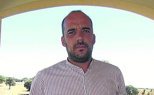 Javier Bolao es el alcalde del municipio de Cantalpino. 