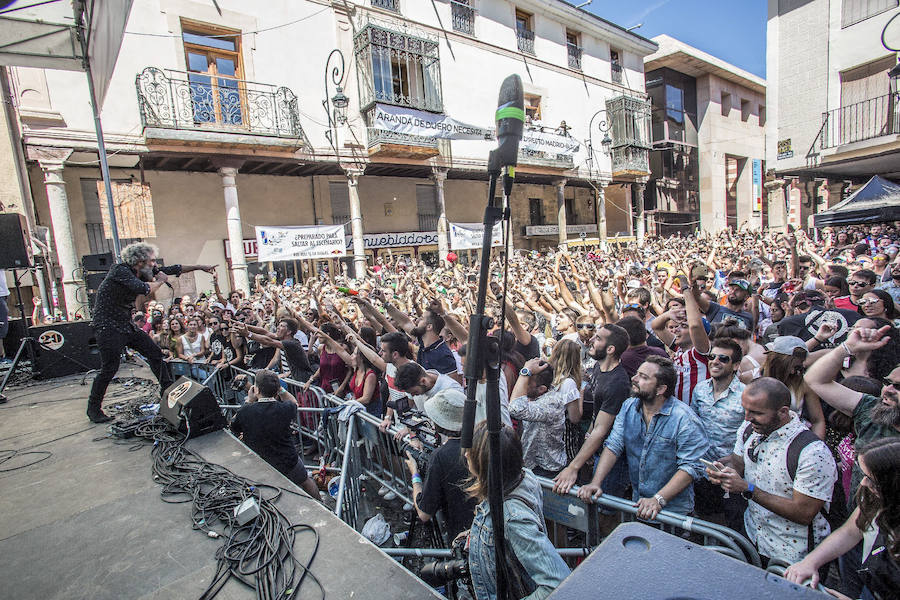 Actuación de León Benavente en la plaza del Trigo. 