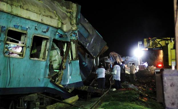 Imagen de uno de los trenes tras la colisión. 