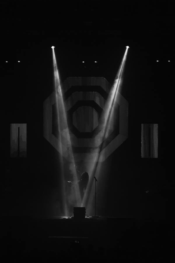 El plantel de la noche prometía, con Leiva, Fangoria, Sidonie, Coque Maya y Xoel López. Y con ellos, 25.000 personas pudieron disfrutar de la completa oferta musical que se fue sucediendo entre los escenarios Ribera del Duero y Aranda. Con el cartel de no hay billetes colgado desde última hora del jueves, la organización decidió duplicar anoche los carriles de entrada al recinto para evitar las colas que se formaron en la jornada del jueves y generaron las quejas de algunos usuarios.