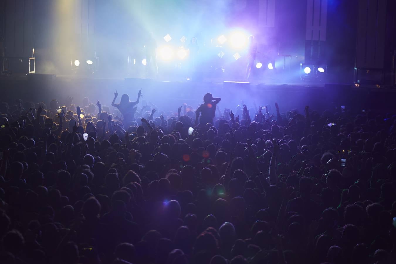 El plantel de la noche prometía, con Leiva, Fangoria, Sidonie, Coque Maya y Xoel López. Y con ellos, 25.000 personas pudieron disfrutar de la completa oferta musical que se fue sucediendo entre los escenarios Ribera del Duero y Aranda. Con el cartel de no hay billetes colgado desde última hora del jueves, la organización decidió duplicar anoche los carriles de entrada al recinto para evitar las colas que se formaron en la jornada del jueves y generaron las quejas de algunos usuarios.