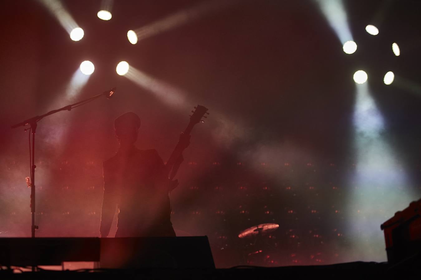 El plantel de la noche prometía, con Leiva, Fangoria, Sidonie, Coque Maya y Xoel López. Y con ellos, 25.000 personas pudieron disfrutar de la completa oferta musical que se fue sucediendo entre los escenarios Ribera del Duero y Aranda. Con el cartel de no hay billetes colgado desde última hora del jueves, la organización decidió duplicar anoche los carriles de entrada al recinto para evitar las colas que se formaron en la jornada del jueves y generaron las quejas de algunos usuarios.