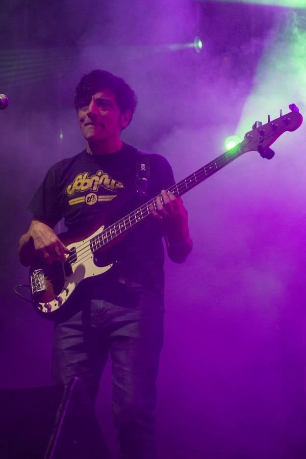 El plantel de la noche prometía, con Leiva, Fangoria, Sidonie, Coque Maya y Xoel López. Y con ellos, 25.000 personas pudieron disfrutar de la completa oferta musical que se fue sucediendo entre los escenarios Ribera del Duero y Aranda. Con el cartel de no hay billetes colgado desde última hora del jueves, la organización decidió duplicar anoche los carriles de entrada al recinto para evitar las colas que se formaron en la jornada del jueves y generaron las quejas de algunos usuarios.