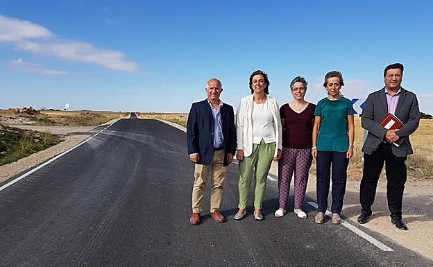 Visita de la presidenta de la Diputación a la carretera.