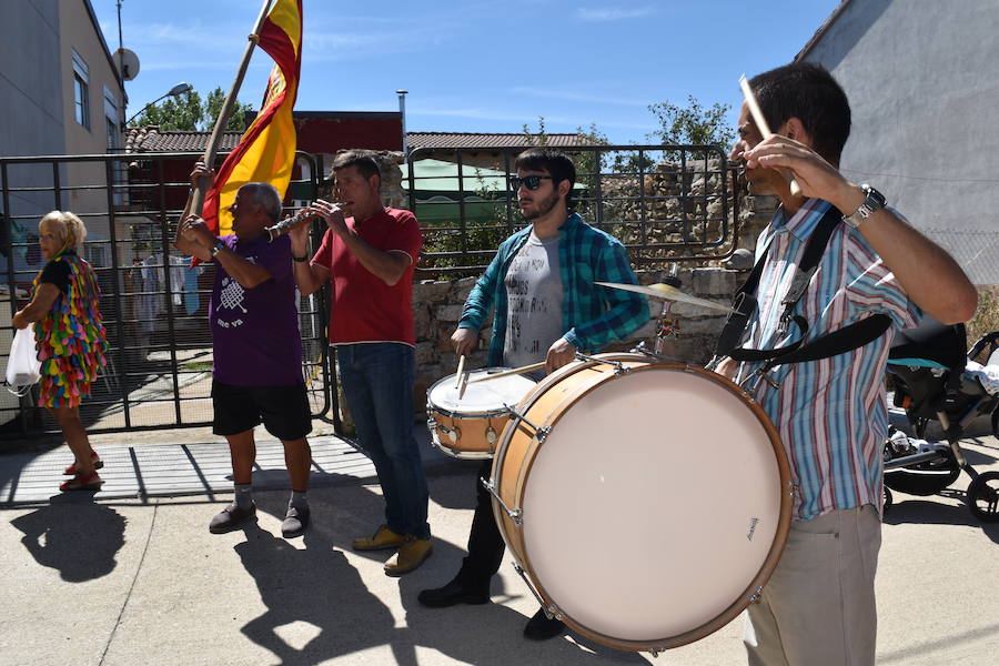 La localidad palentina celebró la fiesta de su patrón, San Lorenzo con un gran recorrido por las calles