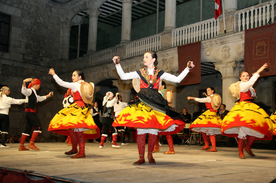 Jotas y presentación de la corregidora de Cuéllar