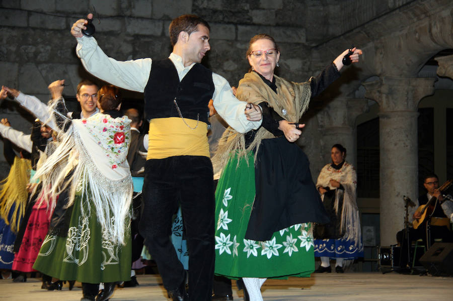 Jotas y presentación de la corregidora de Cuéllar