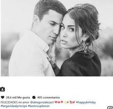 Hiba Abouk y Álex González, en la serie 'El Príncipe'. 
