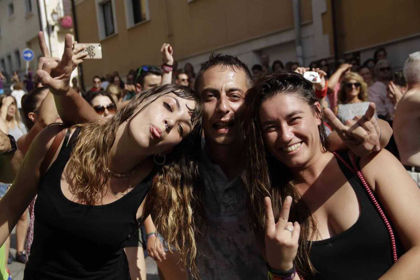 La alta participación no impidió que el pasacalles llegase a hora a su destino, la espectacular plaza del Coso