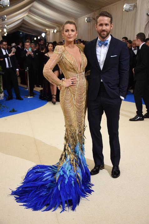 Blake Lively y Ryan Reynolds posan en un evento reciente.