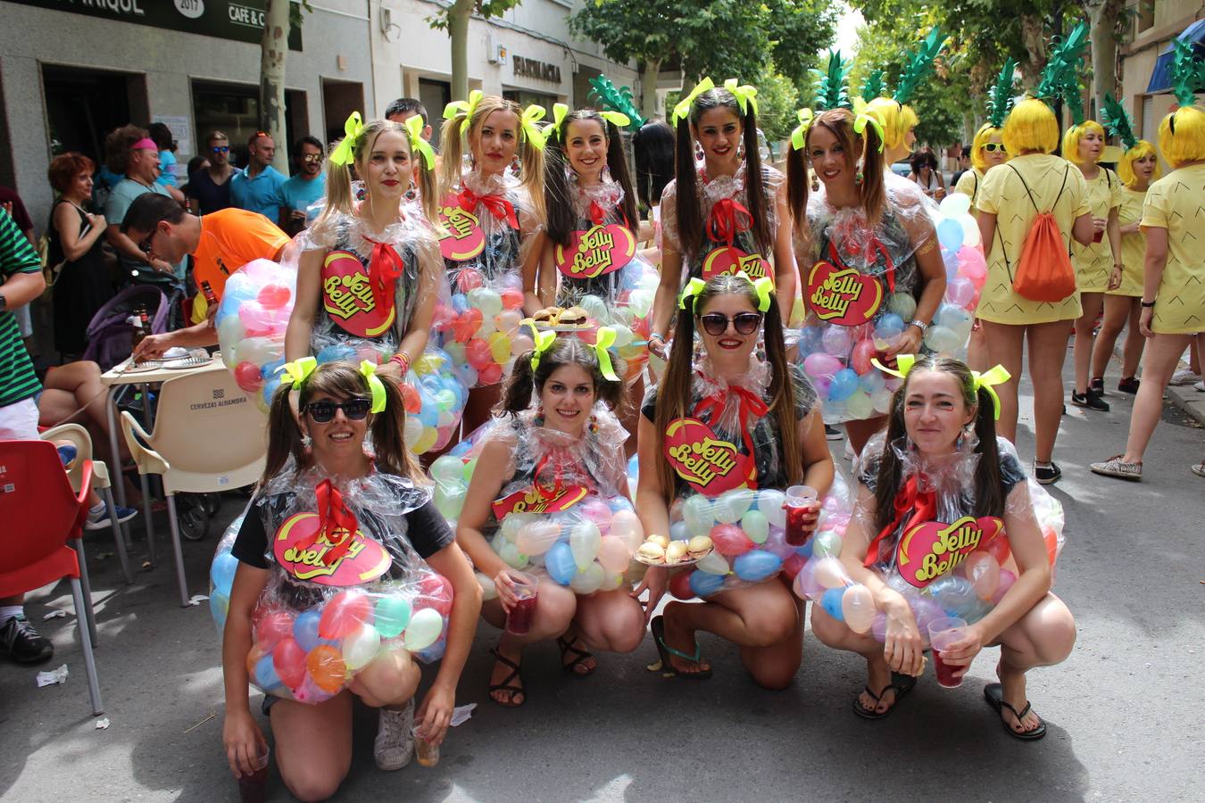 El vermú musical, basado en un concurso de disfraces de temática libre, es uno de los eventos que goza de más éxitos