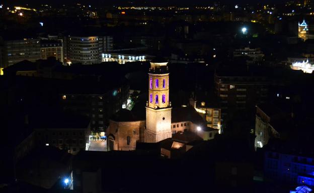 Valladolid de noche desde la torre sur de la catedral, a 62 metros de altura. 