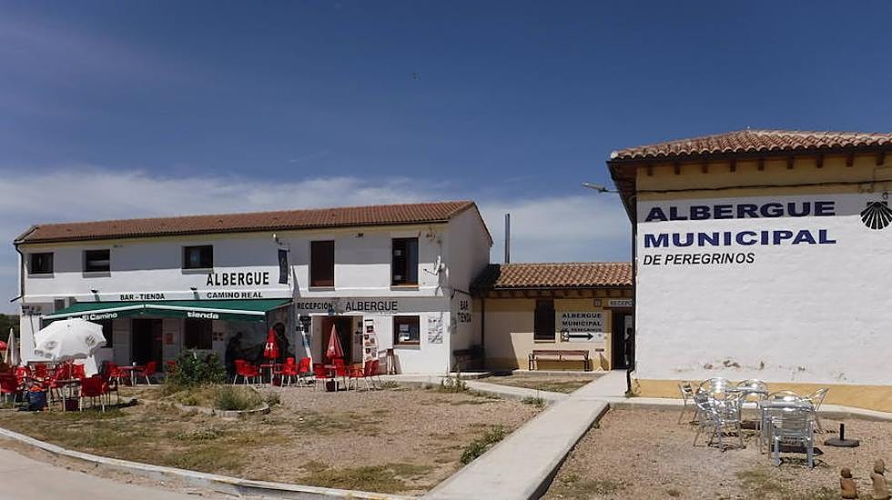 Los dos albergues de Calzadilla de la Cueza. 