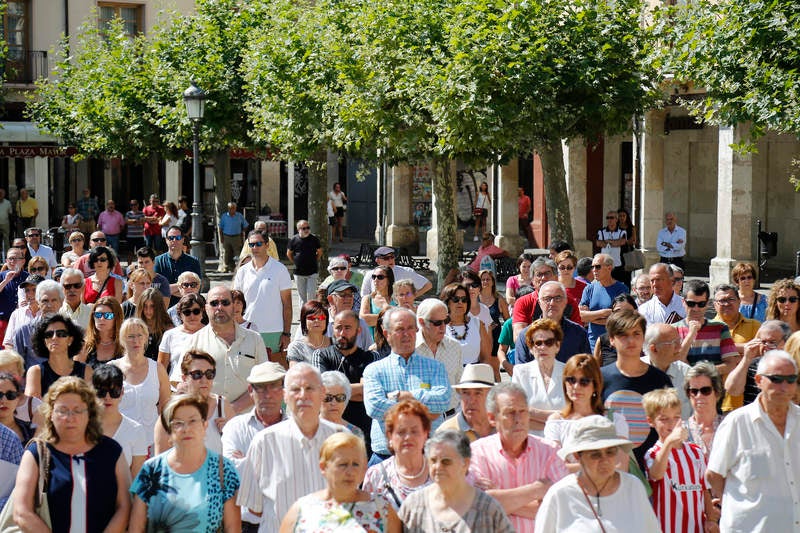 La Plaza Mayor, la Subdelegación del Gobierno y varios puntos de la provincia reflejan el dolor por las víctimas de los atentados