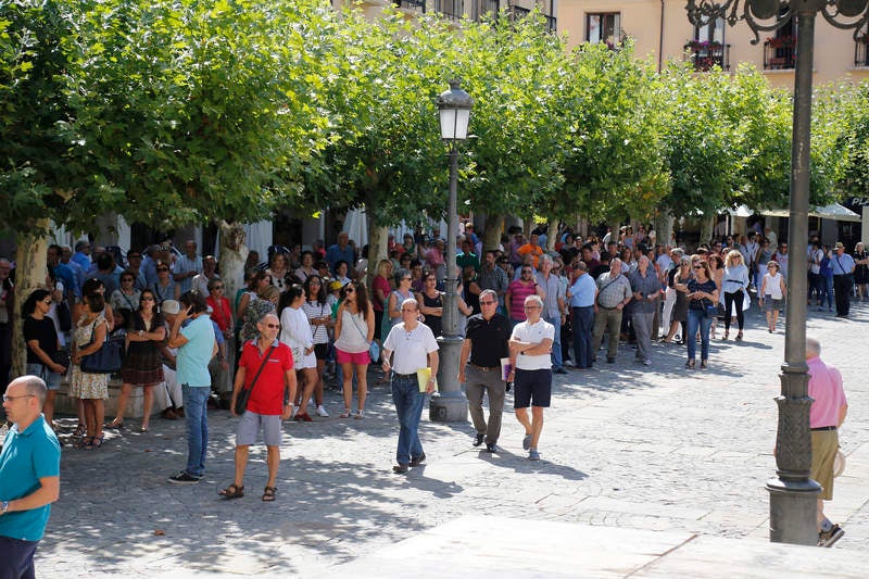 La Plaza Mayor, la Subdelegación del Gobierno y varios puntos de la provincia reflejan el dolor por las víctimas de los atentados