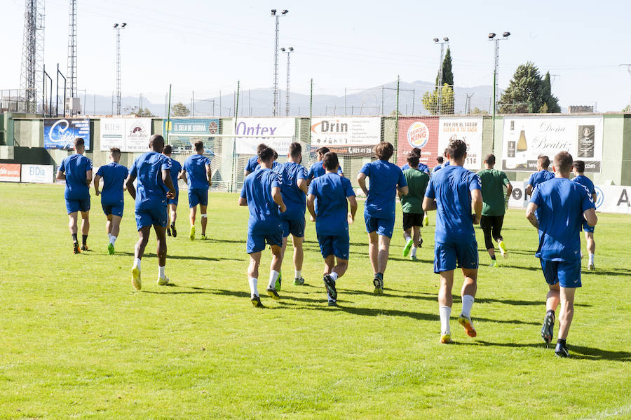 La plantilla de la Gimnástica Segoviana comienza su último entrenamiento antes del partido de este domingo.