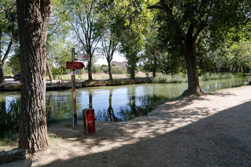 Dársena del Canal de Castilla.
