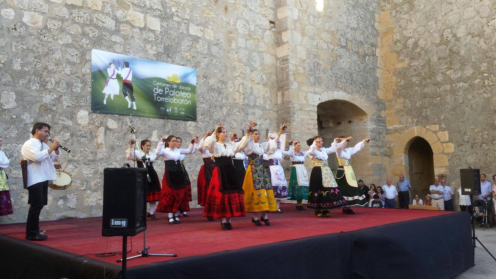 XI Certamen de danzas de paloteo en Torrelobatón