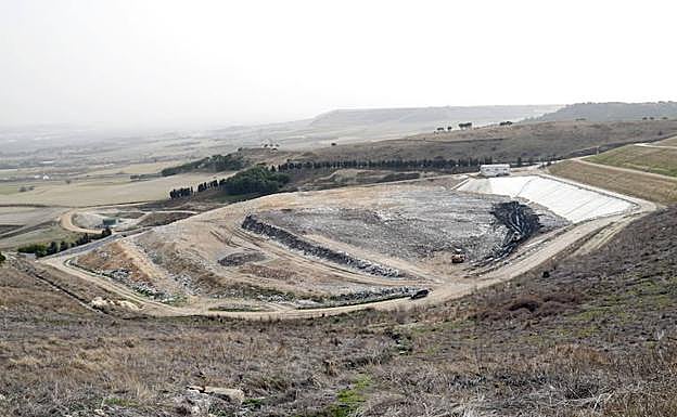 Vista del vertedero de Valdeseñor, en Palencia.