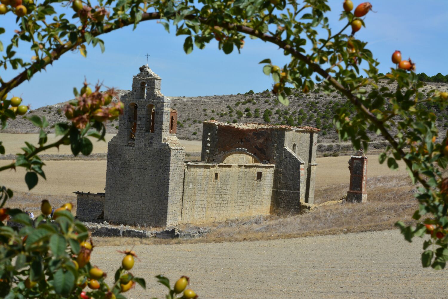 El pueblo permanece en ruinas desde que en 1967 emigraran los colonos después de la última cosecha