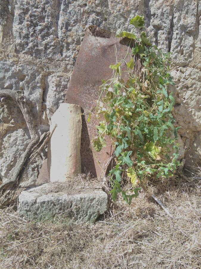 El pueblo permanece en ruinas desde que en 1967 emigraran los colonos después de la última cosecha