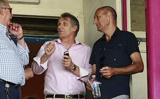 Ángel Lozano, junto a Sito, en el palco del estadio Helmántico.