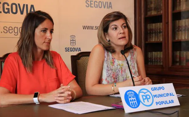 Raquel Fernández y Azucena Suárez, en la rueda de prensa.