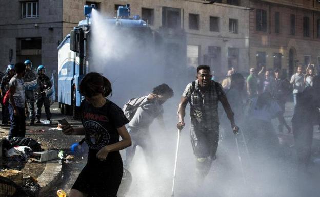 Trece heridos en Roma en enfrentamientos entre inmigrantes y Policía