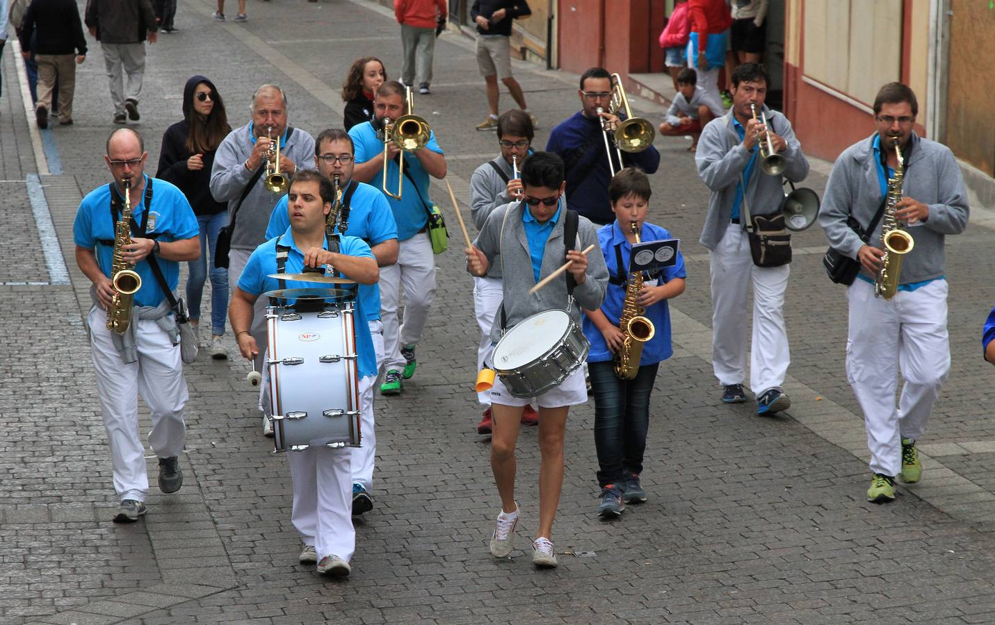 Únicamente tres astados han podido llegar al recorrido urbano y completar la carrera en el que cuatro personas han resultado heridas, dos de ellos por asta de toro y otros dos con contusiones