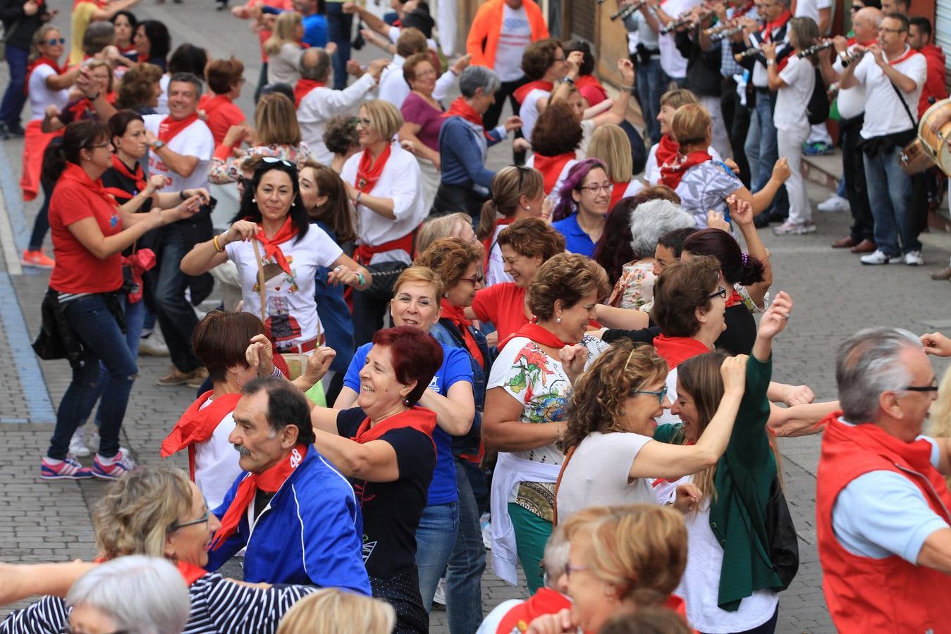 Únicamente tres astados han podido llegar al recorrido urbano y completar la carrera en el que cuatro personas han resultado heridas, dos de ellos por asta de toro y otros dos con contusiones